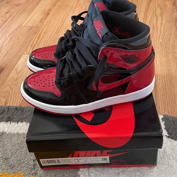 Jordan 1 Bred Retro - Picture 3 of 9
